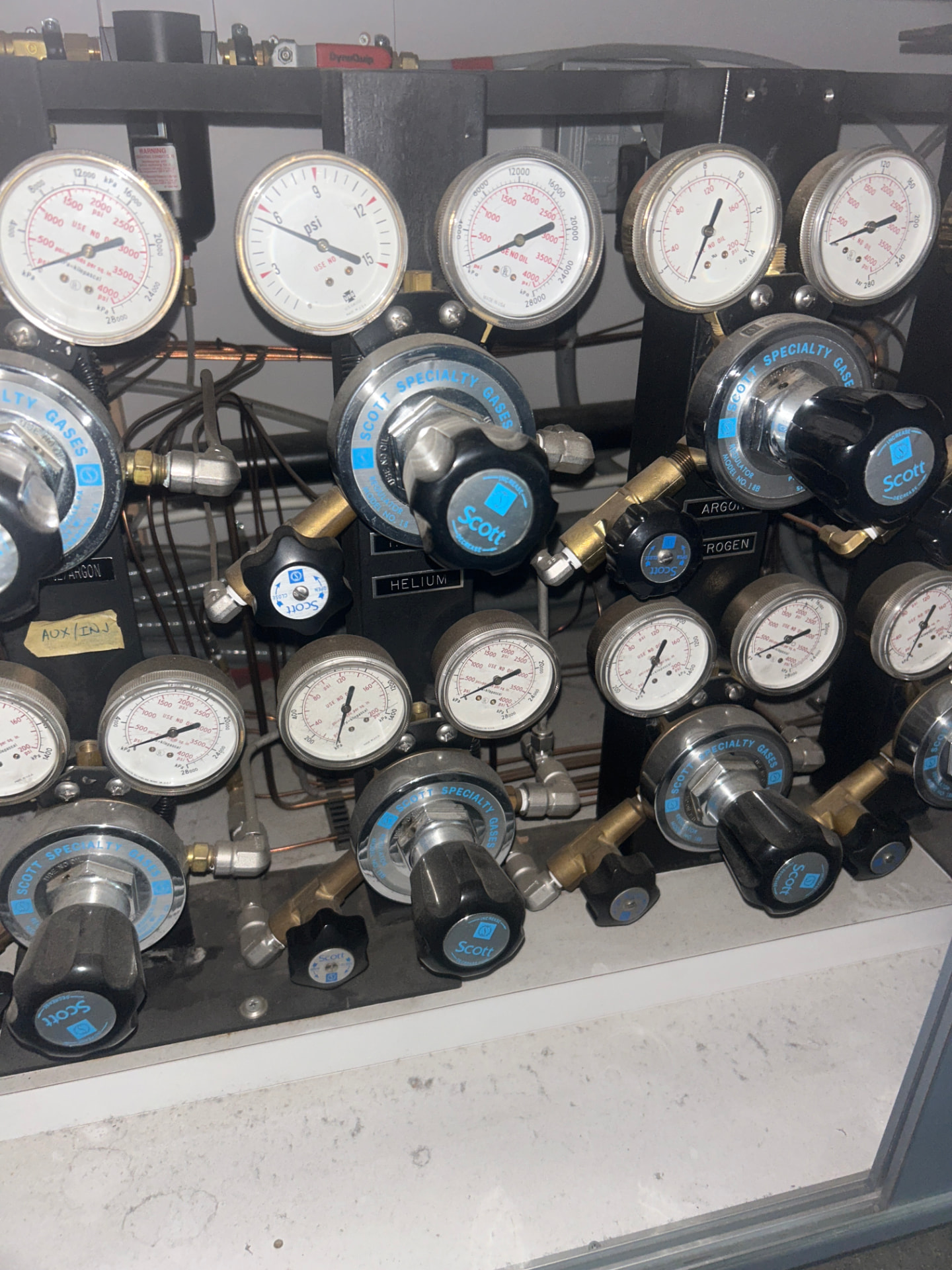 Equipment — Scott regulator manifold
