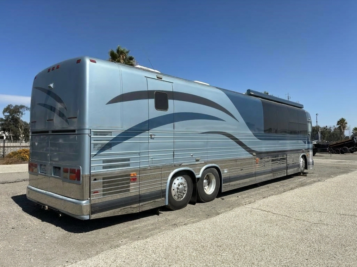 Exterior — rear 3/4