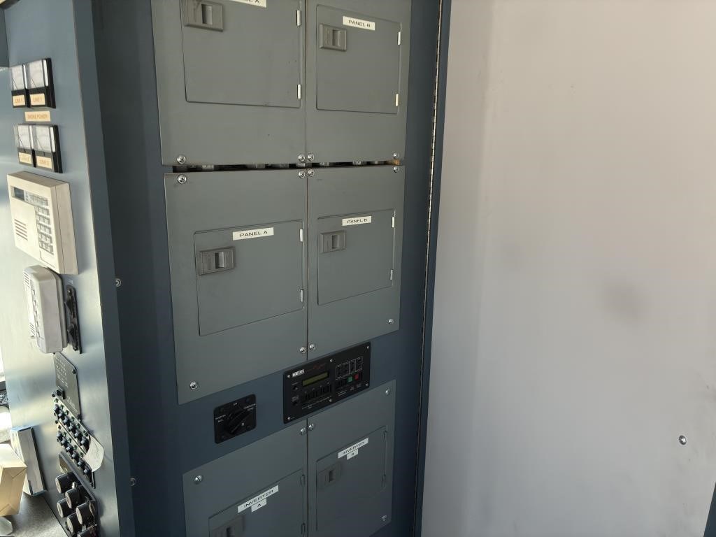 Commercial electrical panel / inverter
